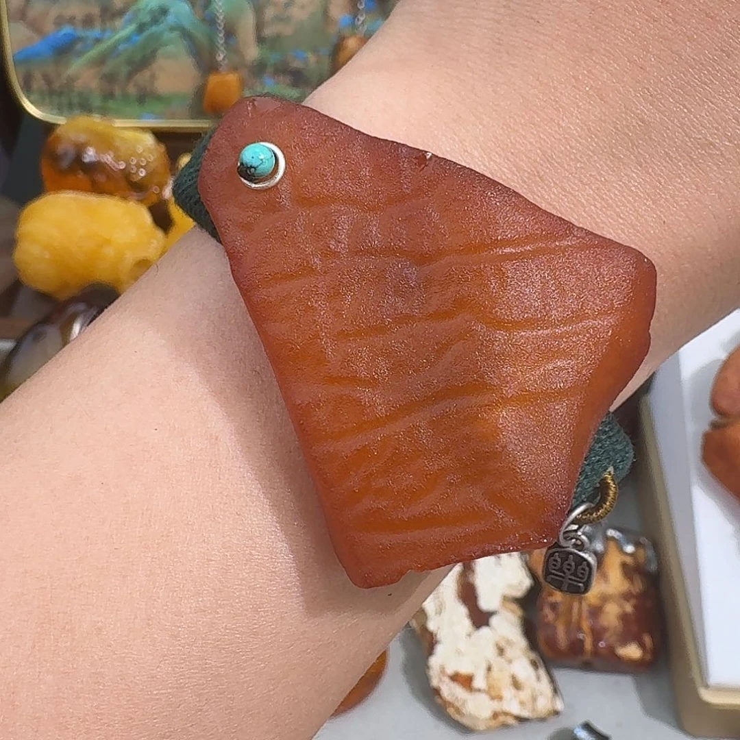 快***琴未镶嵌琥珀裸石我