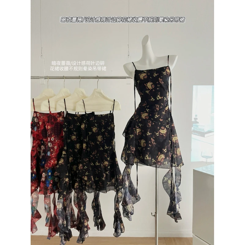 小君君布兰妮 暗夜蔷薇/设计感荷叶边碎花裙收腰不规则晕染吊带裙