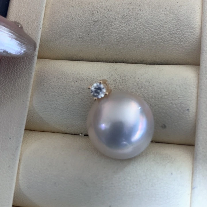 18K金镶嵌颈饰拼合珍珠（马贝珠）