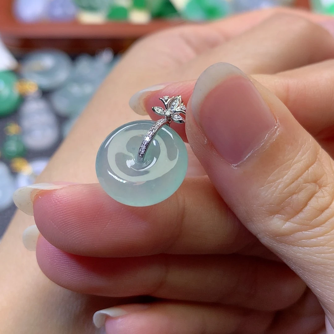 【闪购商品】吊坠(赠链)18K金镶嵌翡翠