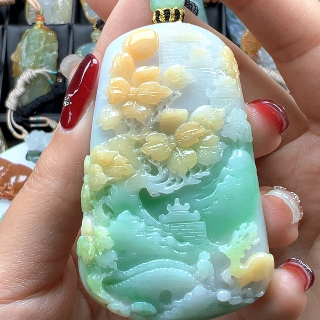 翡翠颈饰未镶嵌山水