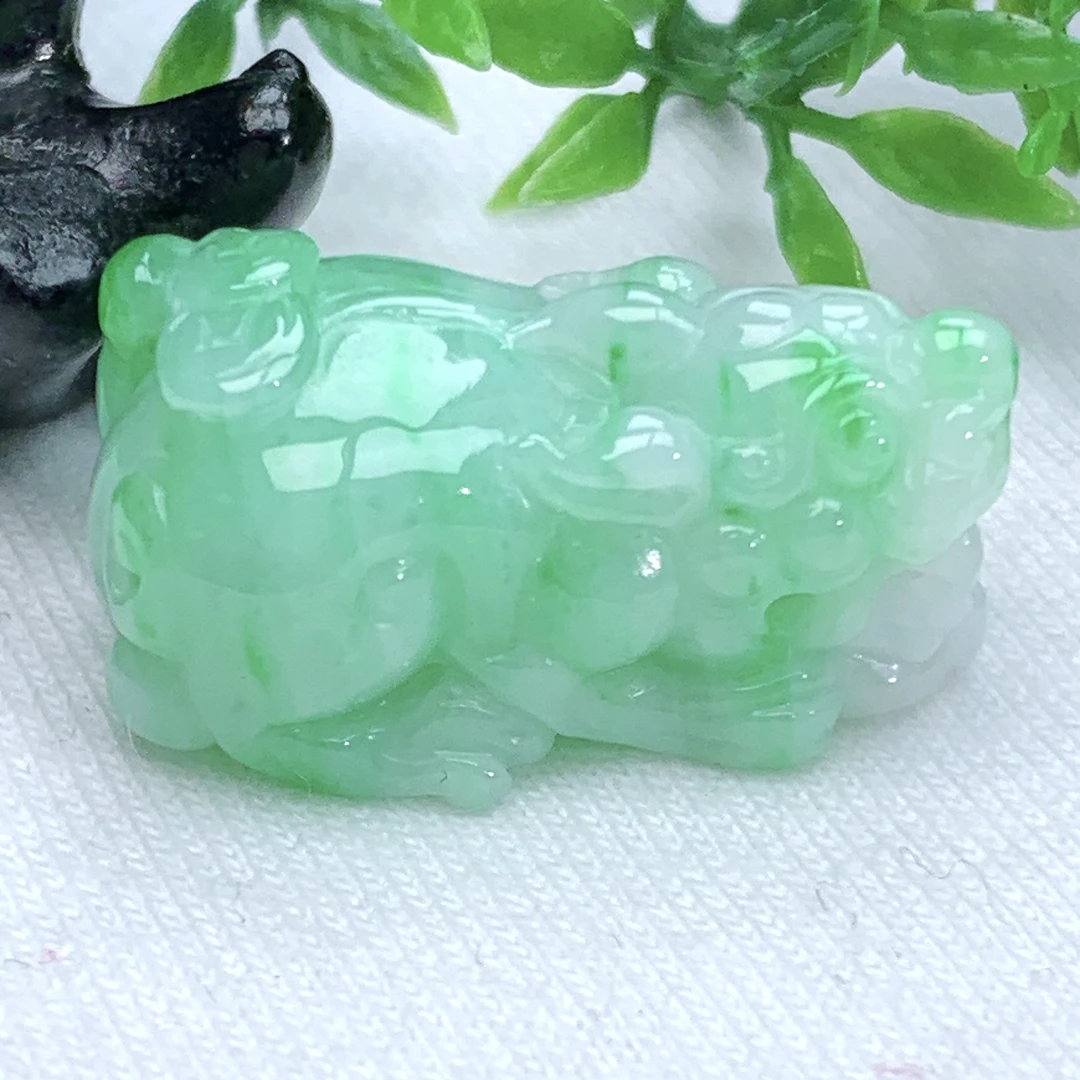 天然缅甸翡翠A货冰润飘阳绿阴阳眼金钱貔貅吊坠26.6−15−13.2mm