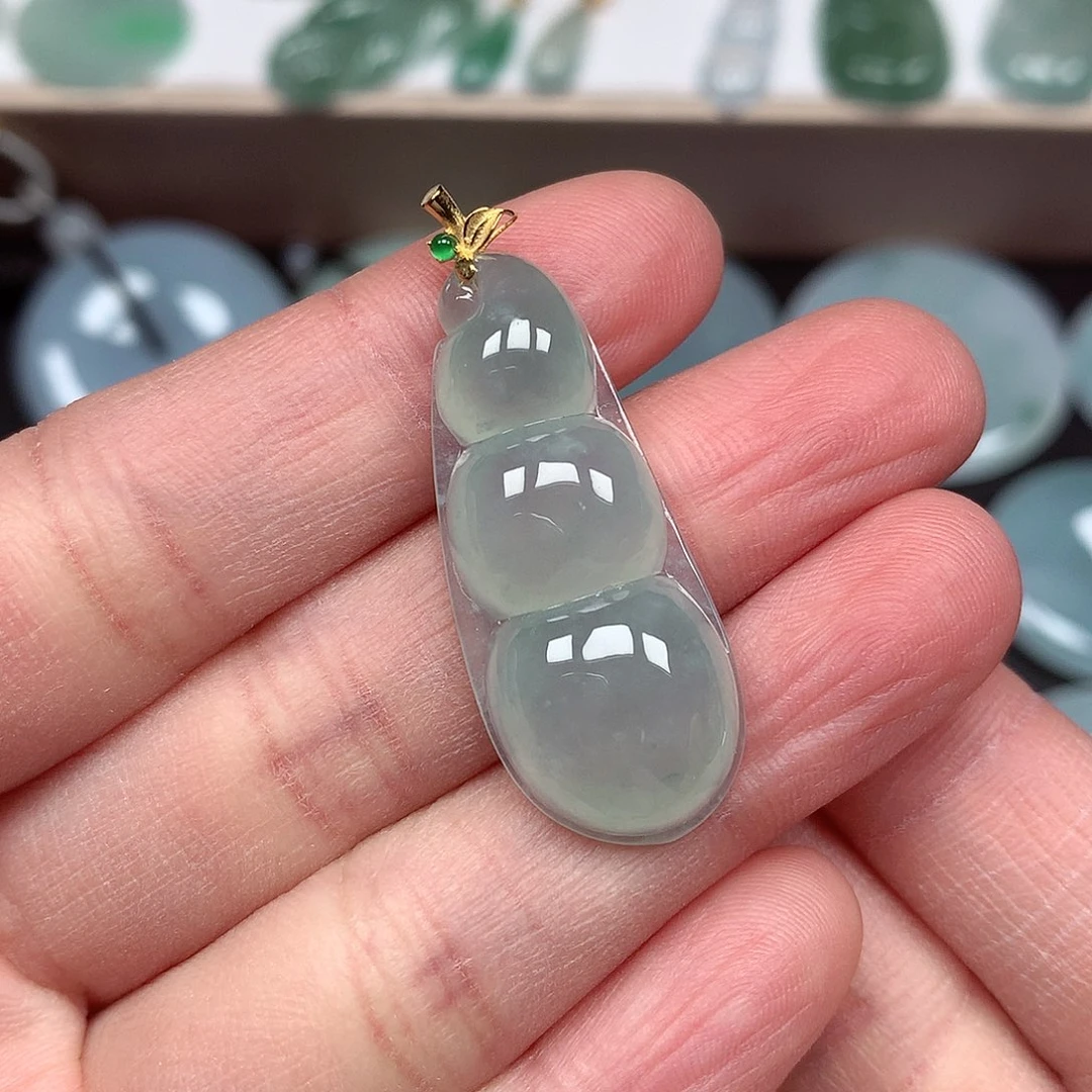 翡翠颈饰未镶嵌福豆