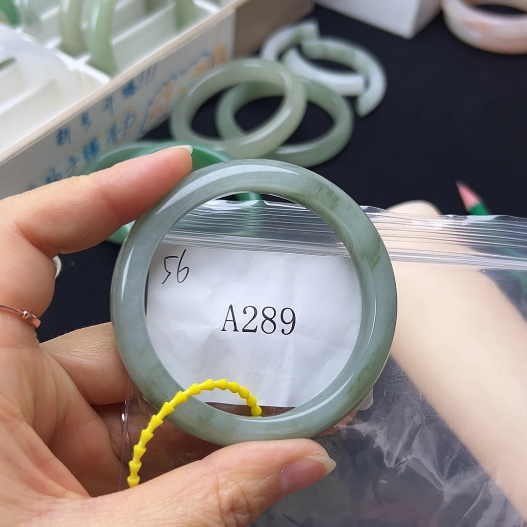 石英质玉未镶嵌手镯