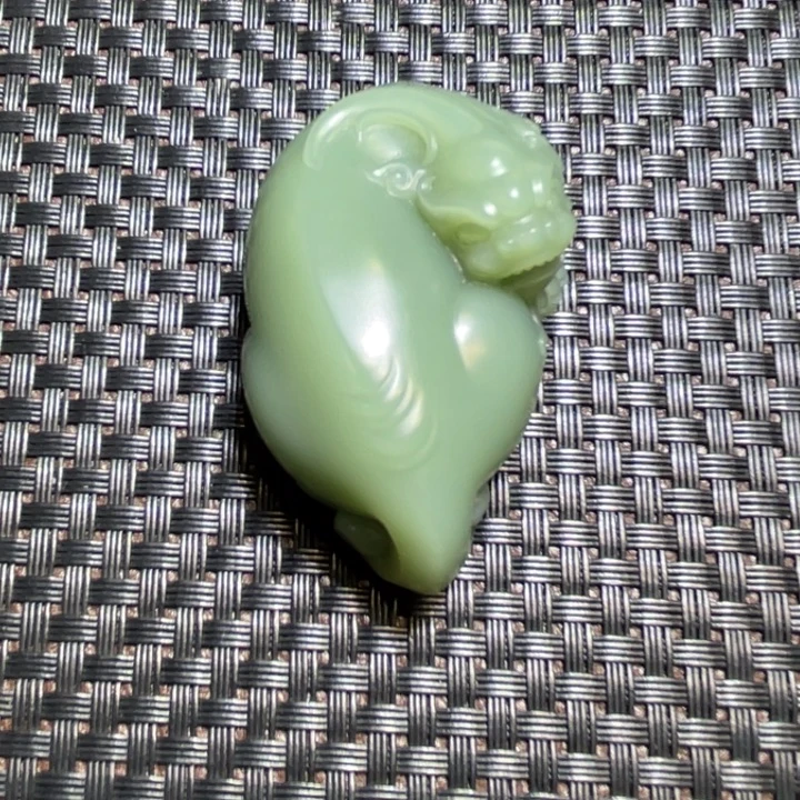 和田玉未镶嵌把件貔貅