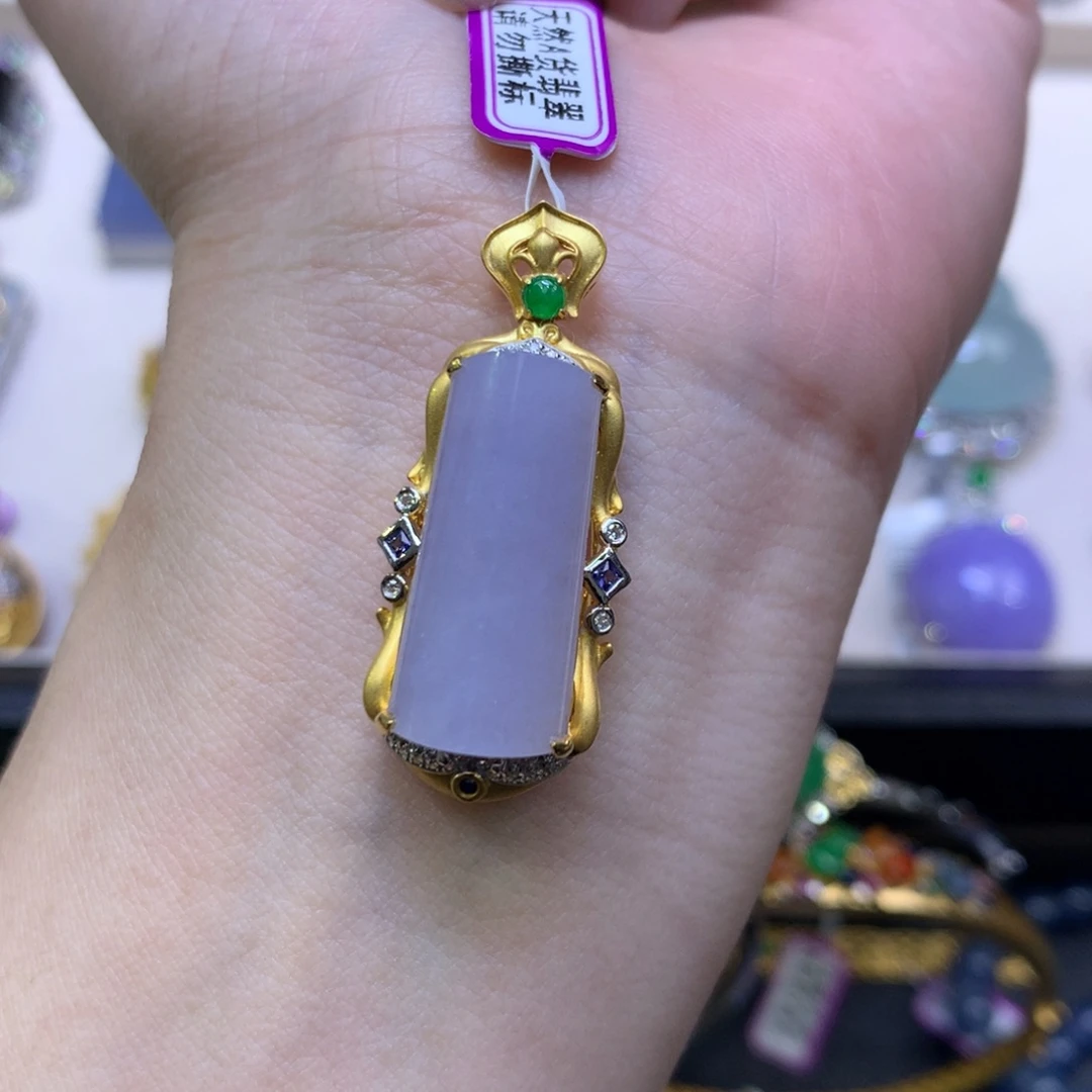 翡翠18K金镶嵌颈饰