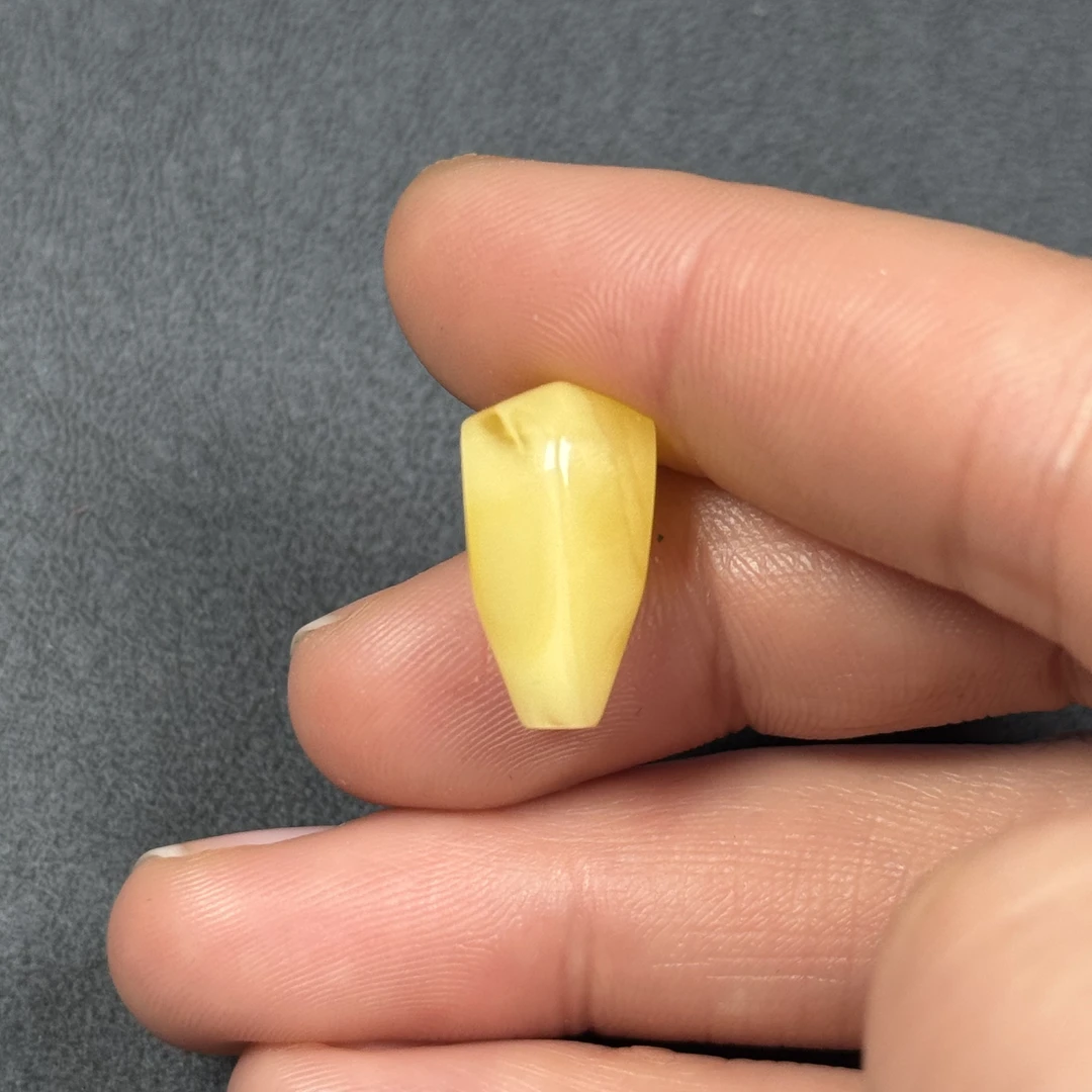 J7850天然原矿蜜蜡 三通 9.8*17.8mm 抖音基地质检发货