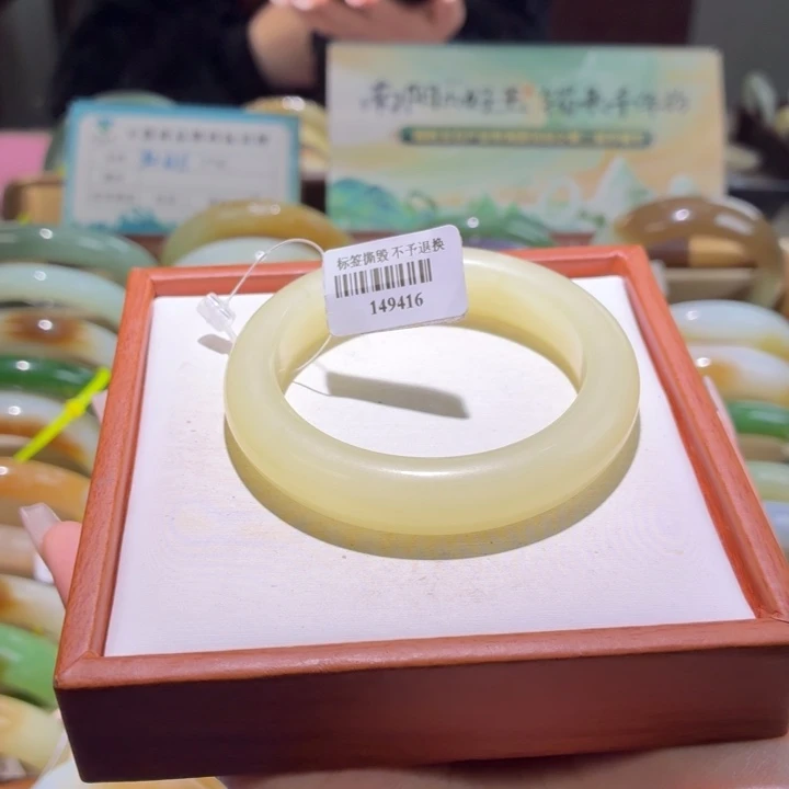 和田玉未镶嵌手镯50