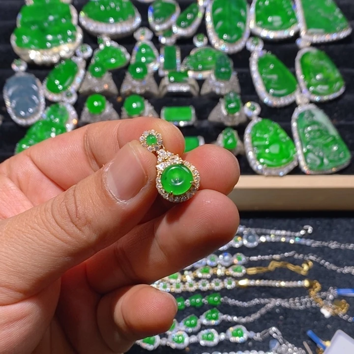 翡翠颈饰未镶嵌天然A货翡翠