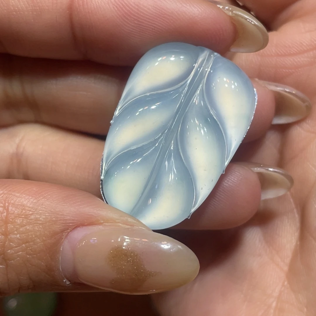 翡翠颈饰未镶嵌叶子