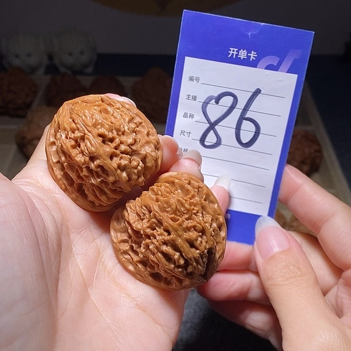 文玩核桃把件南疆石40左右