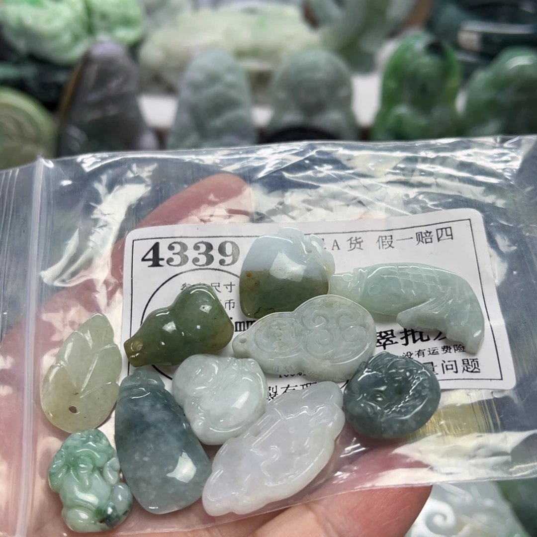 翡翠未镶嵌颈饰4339
