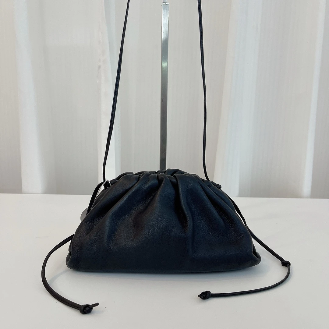 箱包/单肩包 BV 黑色单肩包底长22 X13