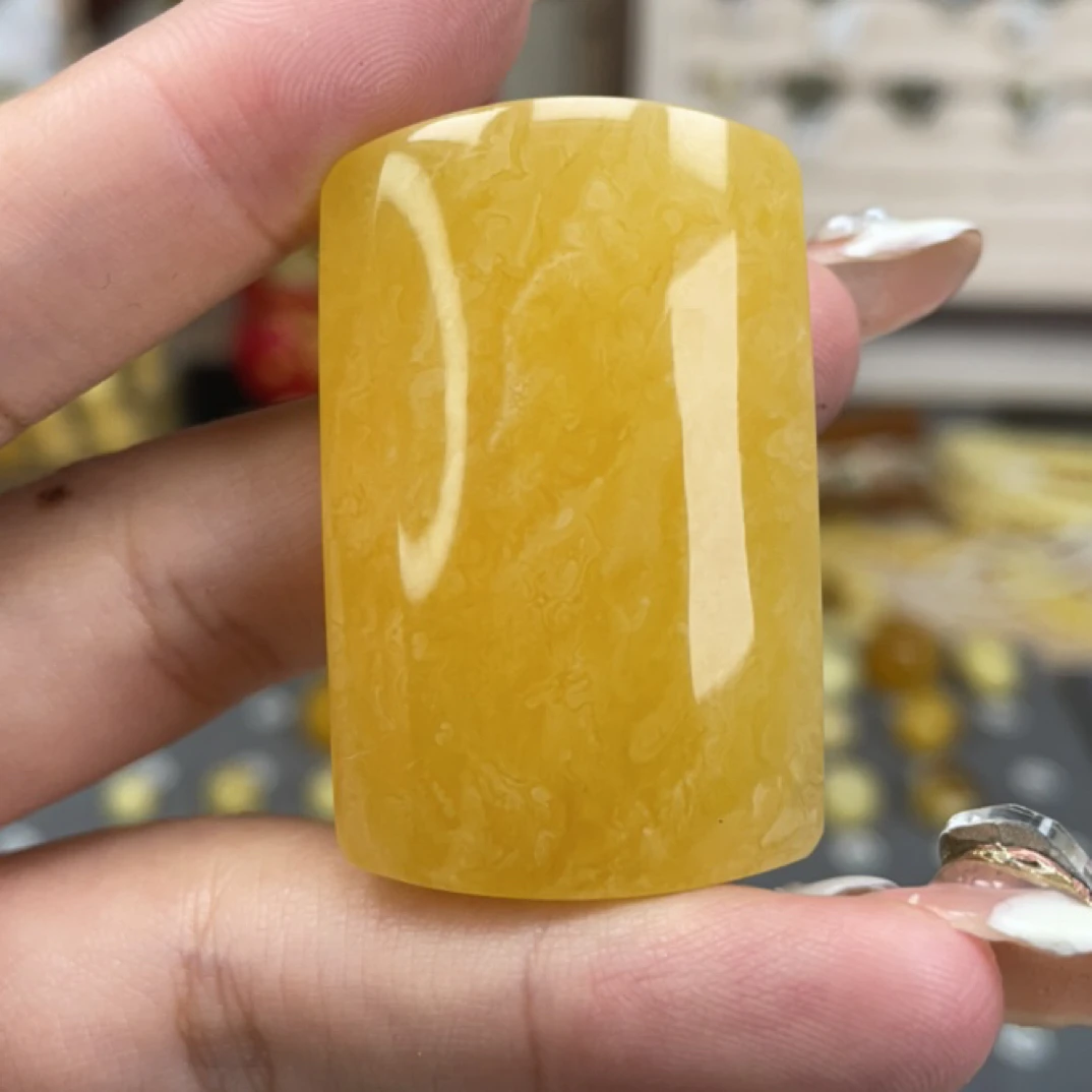 3蜜蜡无事牌吊坠