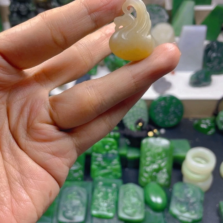 和田玉未镶嵌珠宝半成品