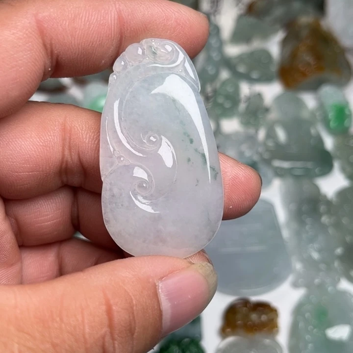 翡翠未镶嵌颈饰如意