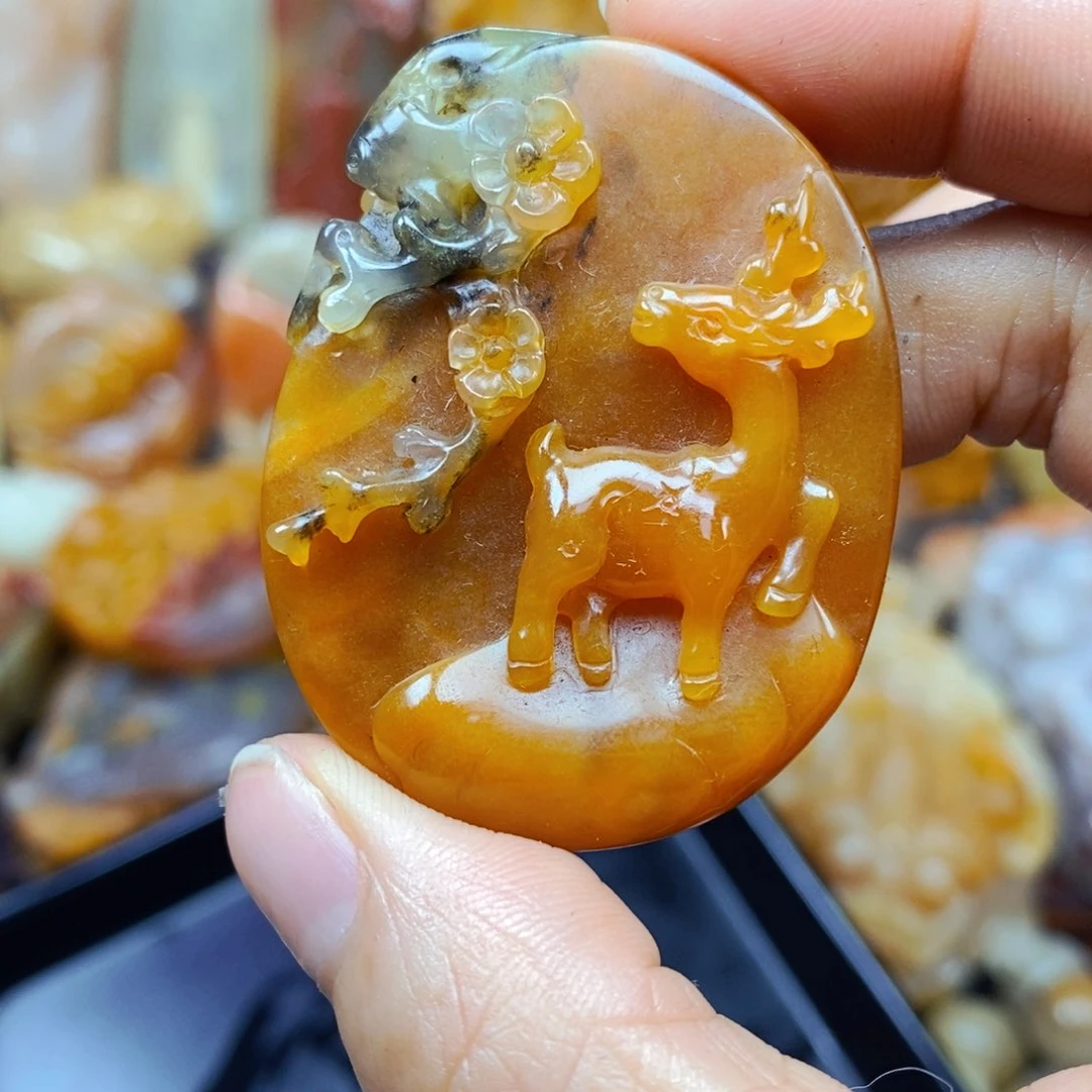 石英质玉（黄龙玉）未镶嵌颈饰