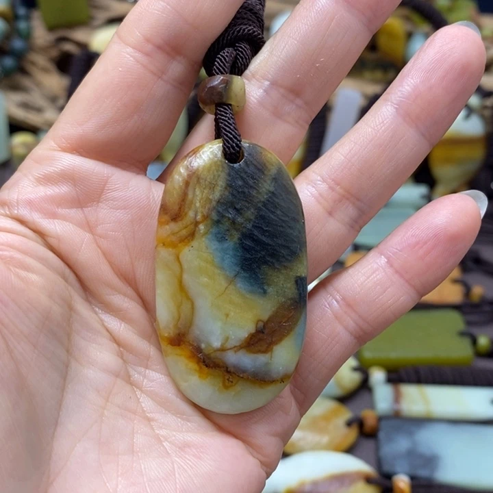 蛇纹石玉未镶嵌挂件