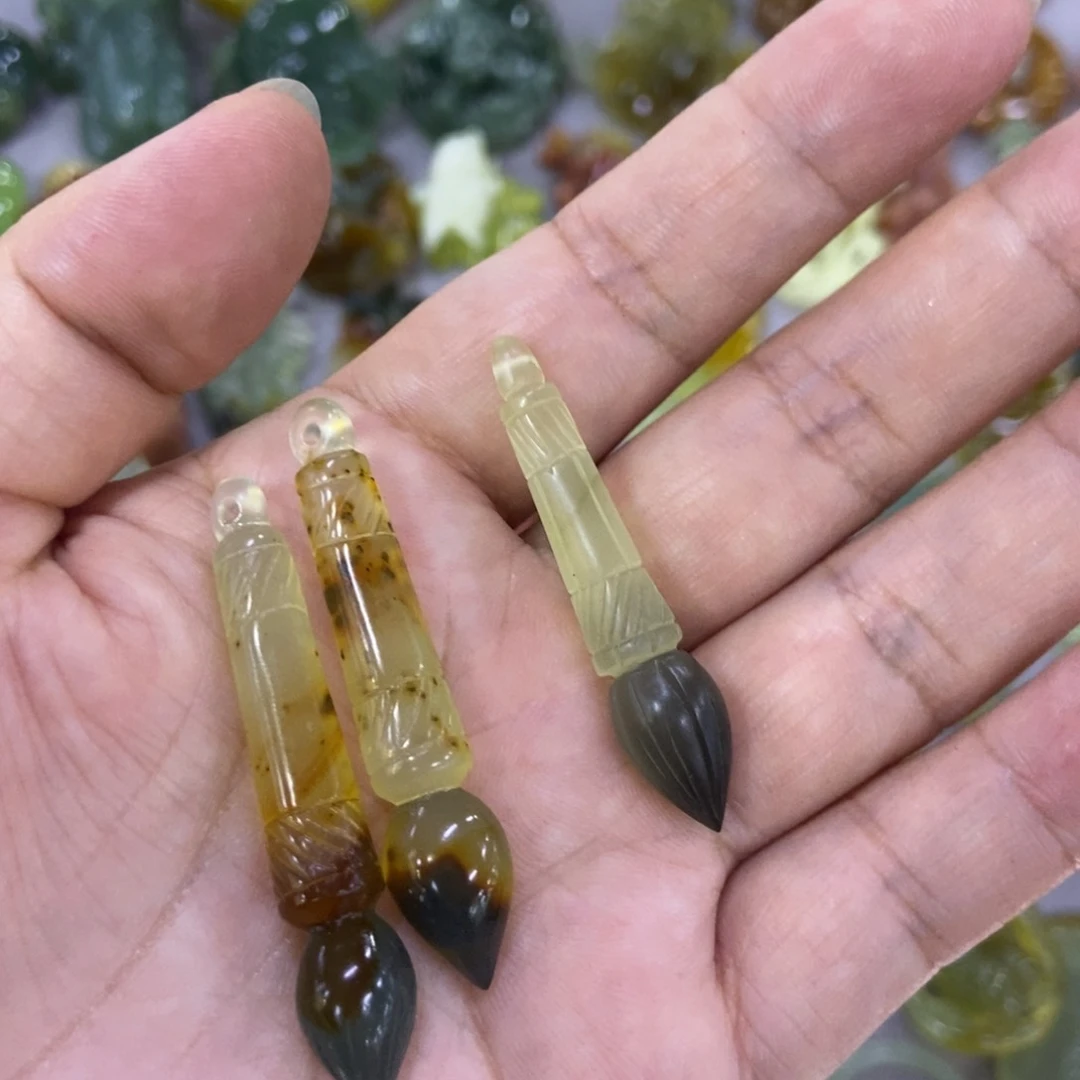 蛇纹石玉未镶嵌挂件浴**生