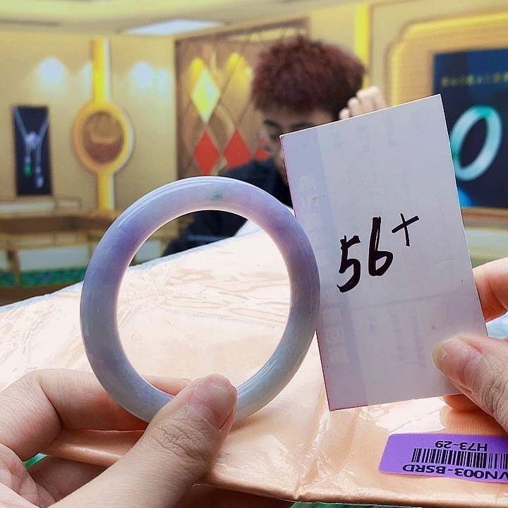 翡翠未镶嵌手镯900……