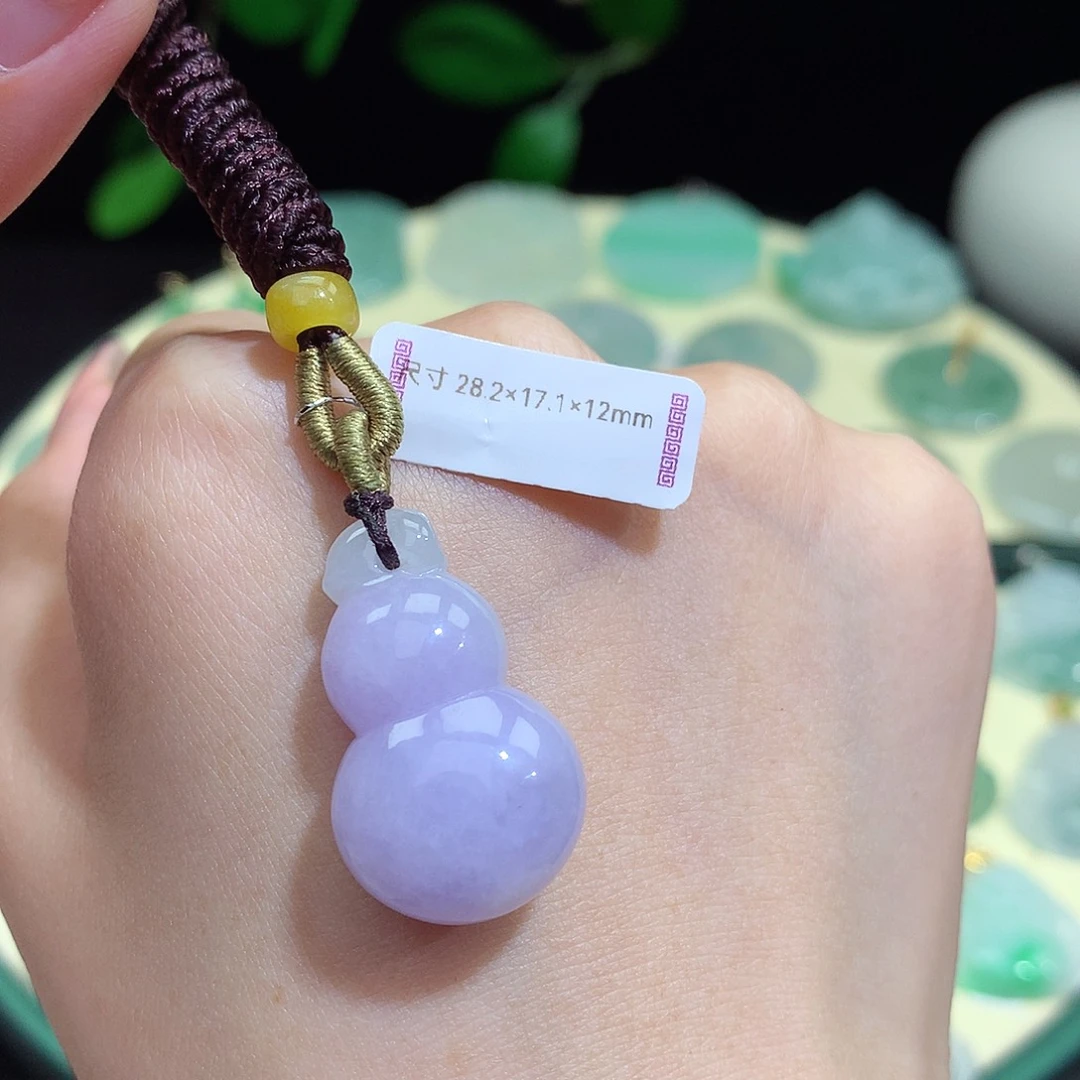 翡翠未镶嵌颈饰葫芦