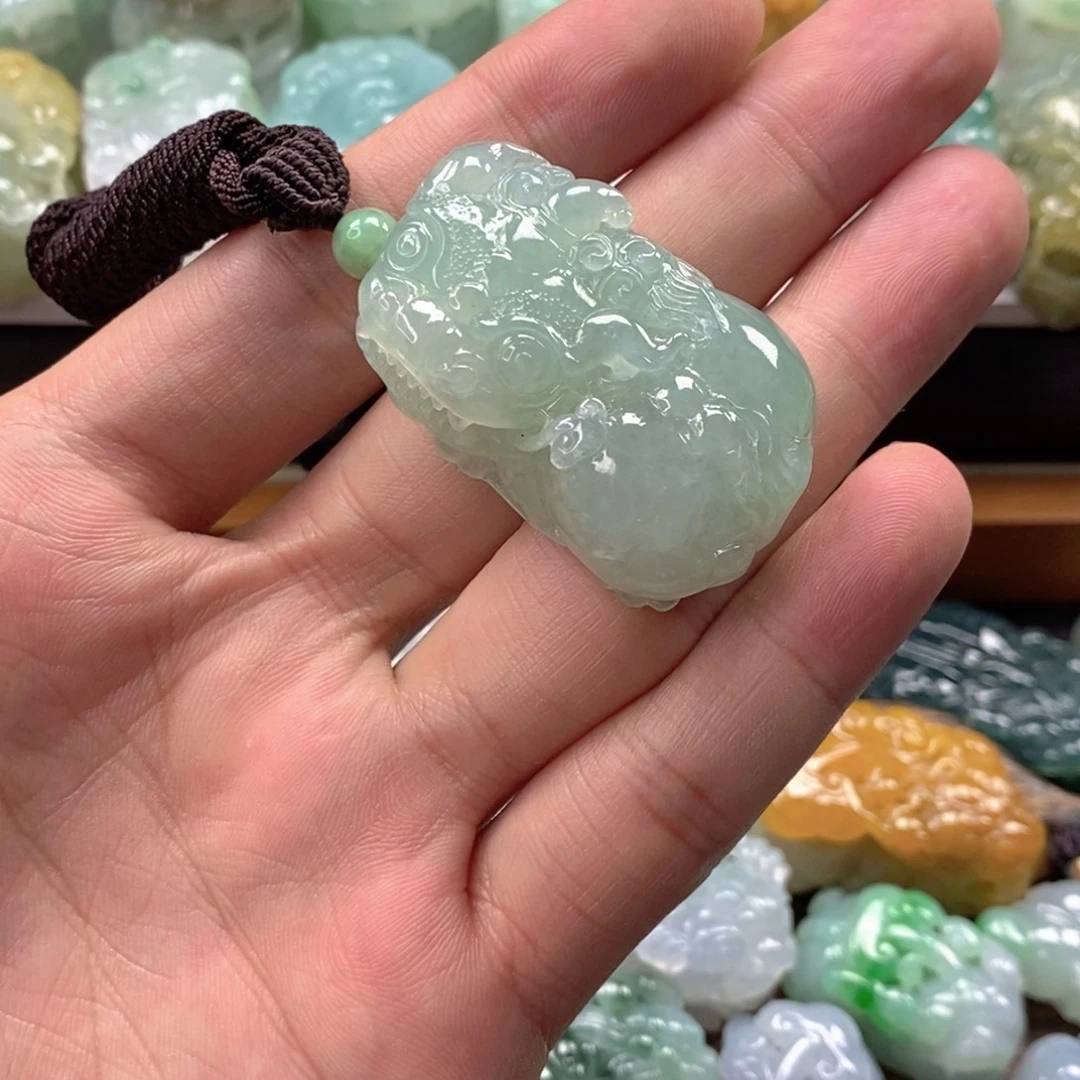 格***身翡翠未镶嵌颈饰翡翠