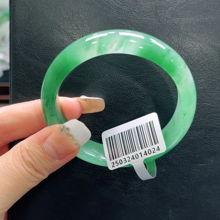 石英质玉（非洲翠）未镶嵌手镯