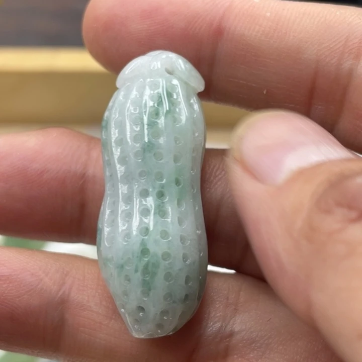 翡翠未镶嵌颈饰4444