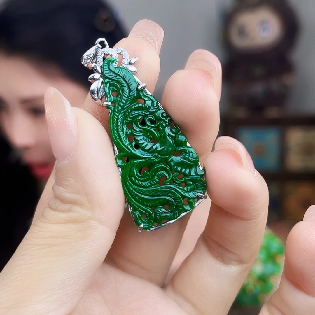 翡翠未镶嵌颈饰多样性