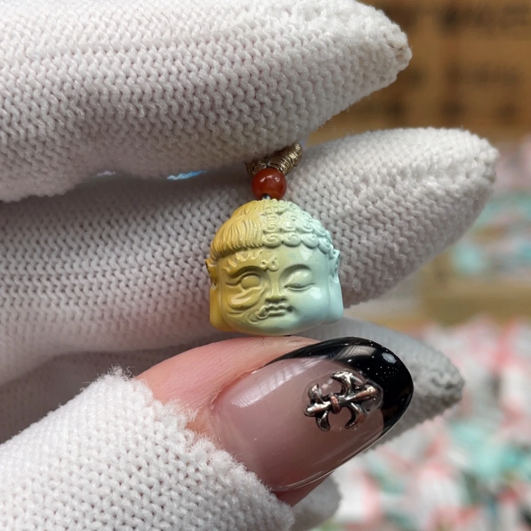 李***泽绿松石未镶嵌挂件