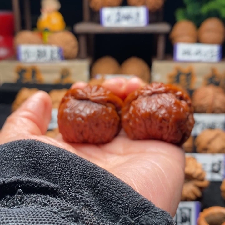 文玩核桃把件做**人白狮子蛇头