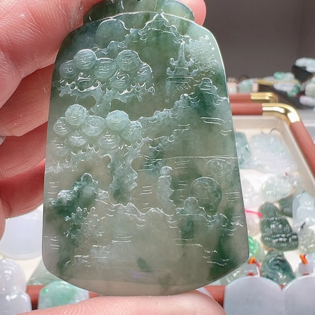 翡翠未镶嵌颈饰山水