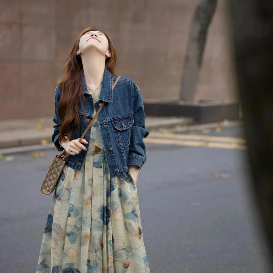 2025早春新款时尚减龄牛仔外套高级感油画碎花连衣裙子气质两件套