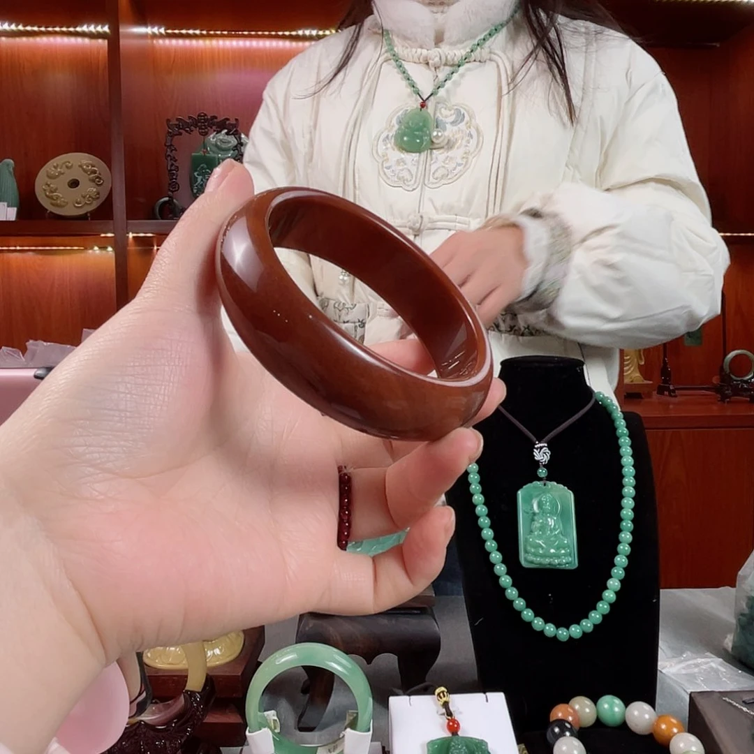 密玉（石英质玉）颈饰未镶嵌64。65