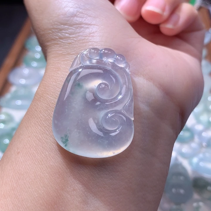 颈饰未镶嵌翡翠高冰飘花大如意