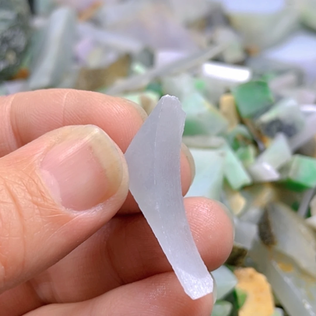 【闪购商品】翡翠颈饰未镶嵌宁*