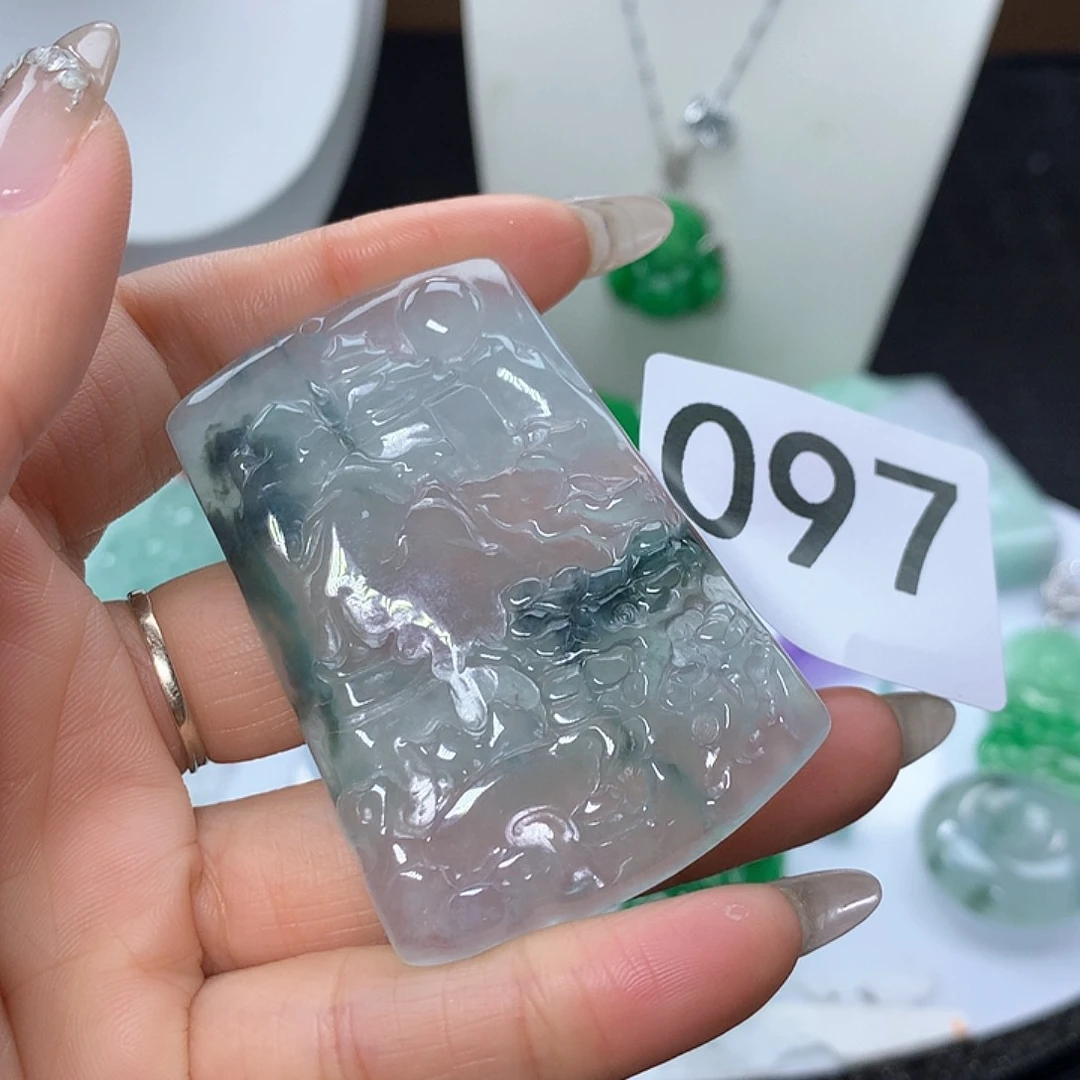 翡翠吊坠(赠链)未镶嵌