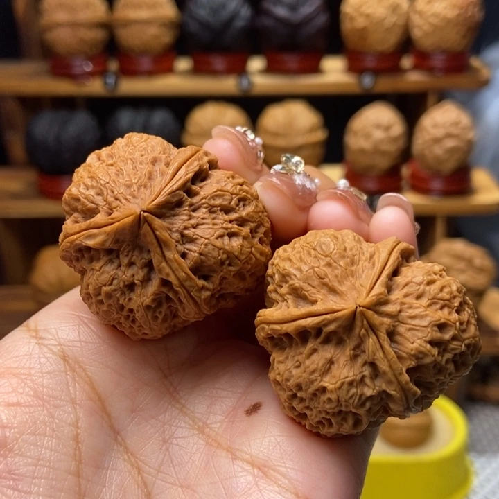 文玩核桃吊坠天狼10