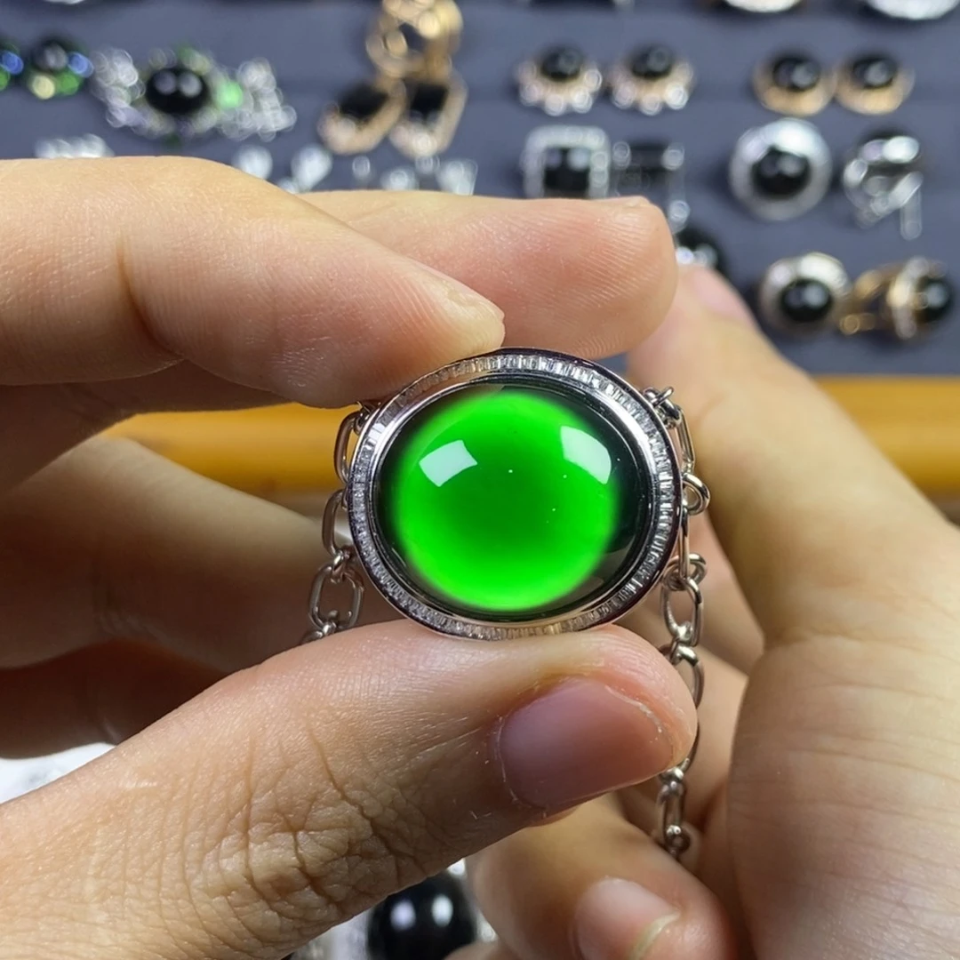 颈饰18K金镶嵌翡翠