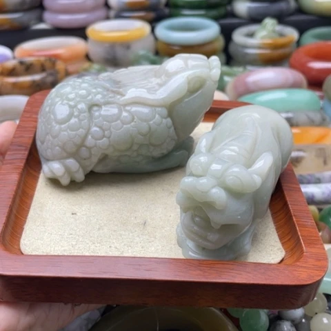 石英岩玉未镶嵌手镯