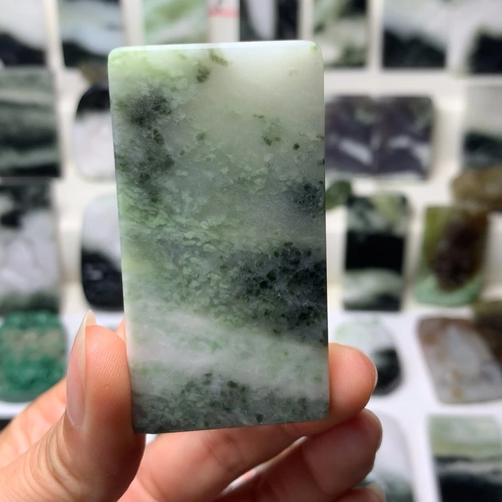 独山玉未镶嵌颈饰