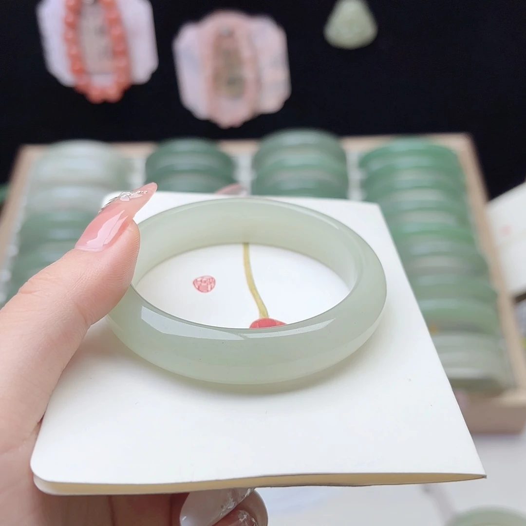 未镶嵌手镯石英质玉54