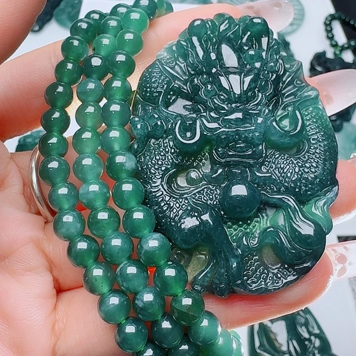 翡翠未镶嵌颈饰多样性发其一