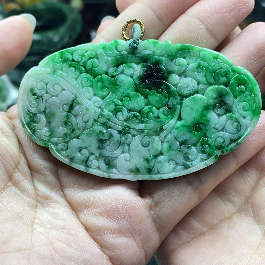 颈饰未镶嵌翡翠荔**王牌子