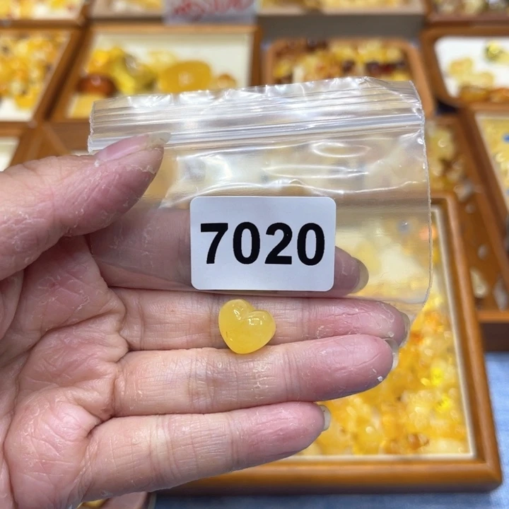 未镶嵌琥珀珠宝奇石