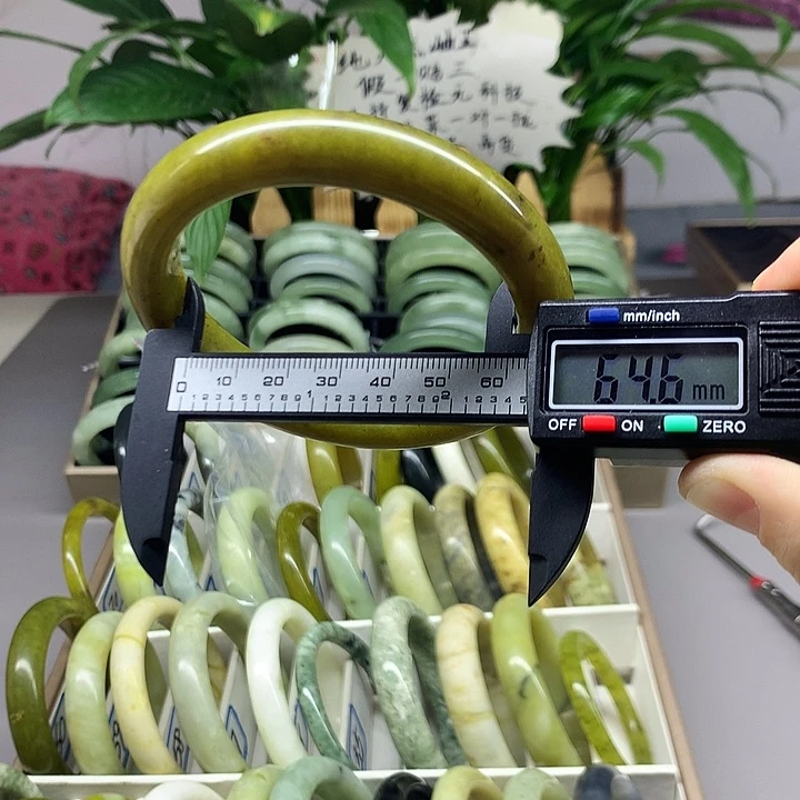 未镶嵌蛇纹石玉手镯77