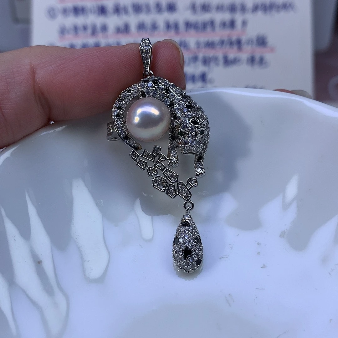 非金属合金福利胸针280