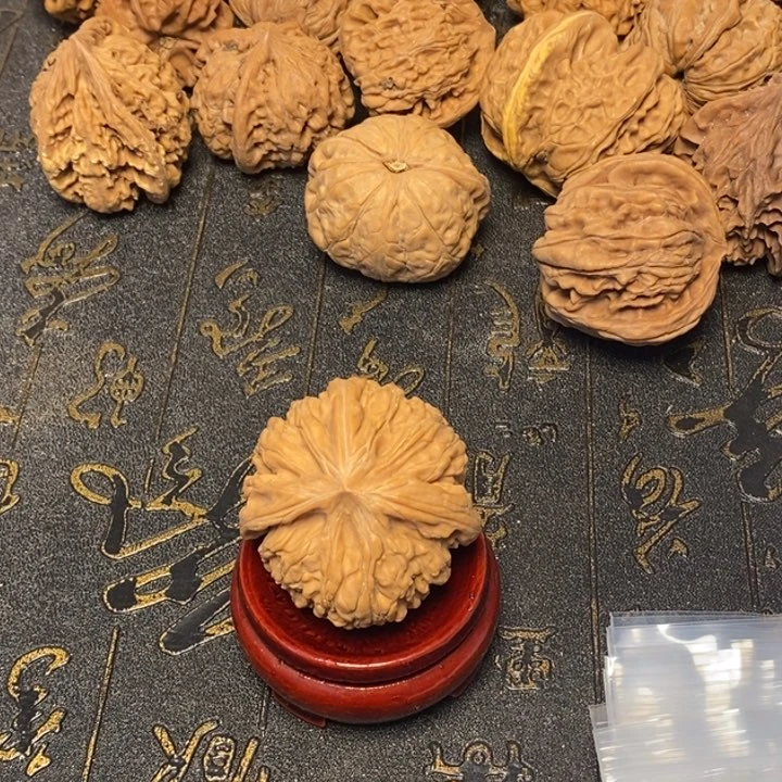 郭***开文玩核桃吊坠文玩核桃异形单只