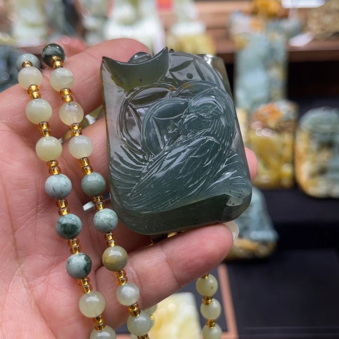 蛇纹石玉未镶嵌颈饰