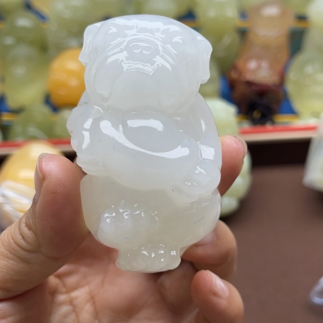 屈***阳玉天然桌面小摆件